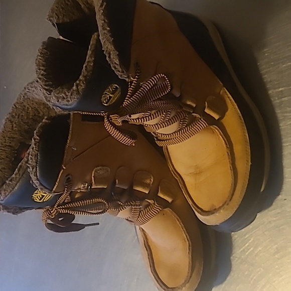 Timberland Boots - Boys 5 - Picture 2 of 6